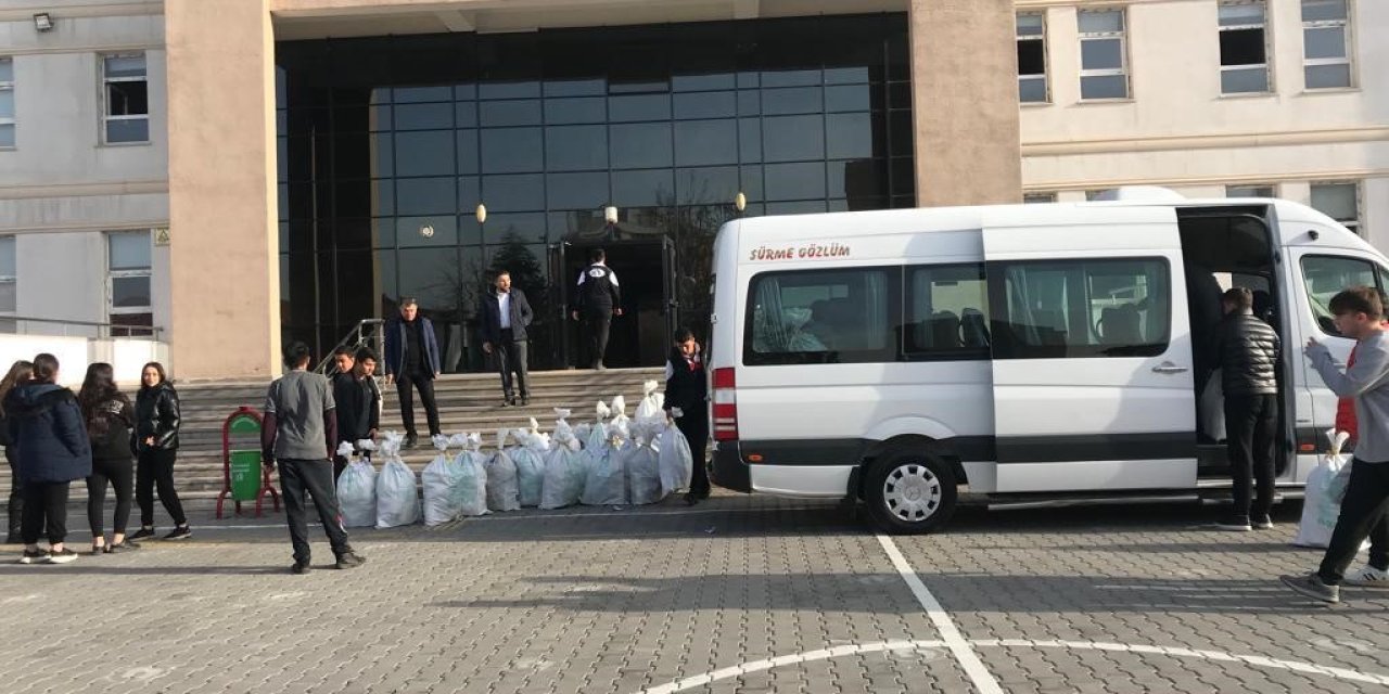 Öğrencilerin Harçlıkları Depremzedelere