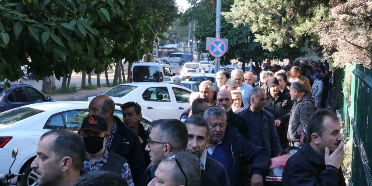 Antalya’da Eyt Kuyruğunun Sonu Gelmedi