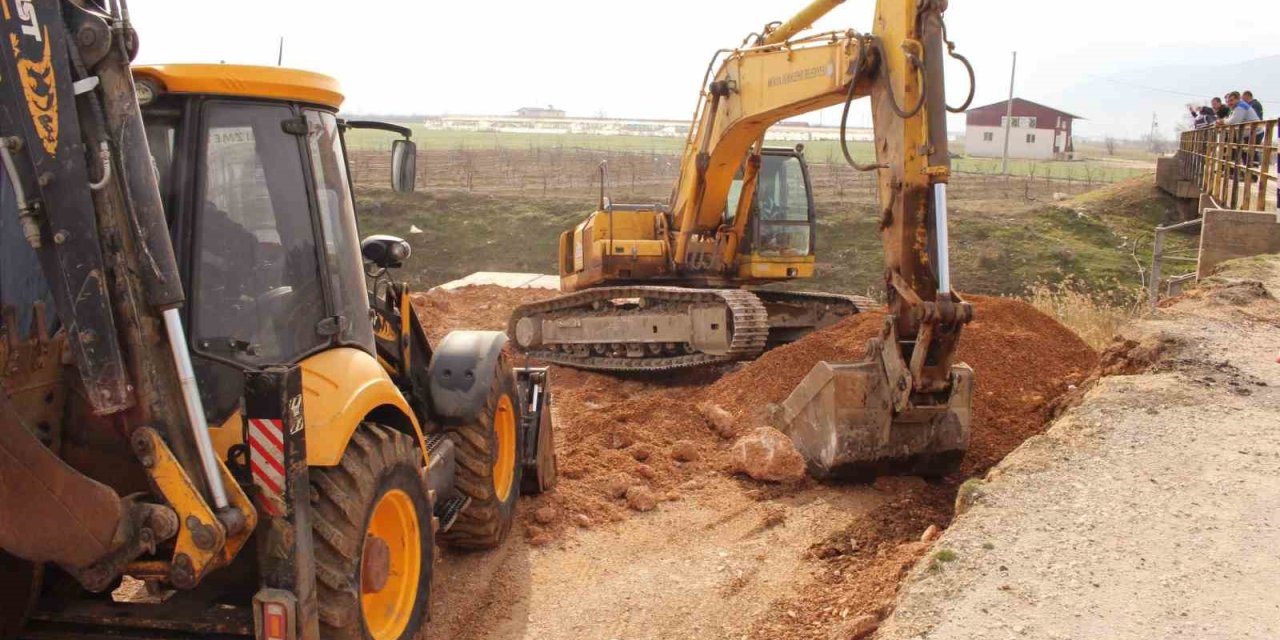 Elmalı Bayralar Mahallesi’nde Köprü İnşaatına Başlandı