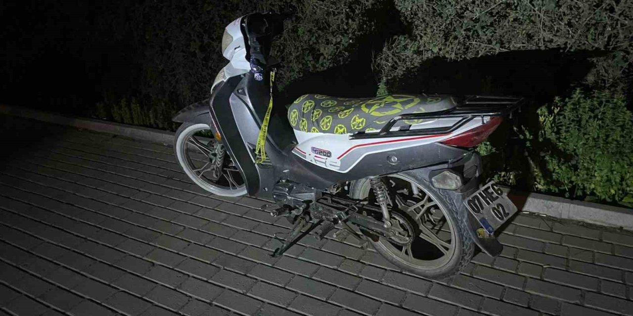 Alkollü Sürücü Kaldırıma Çarptı