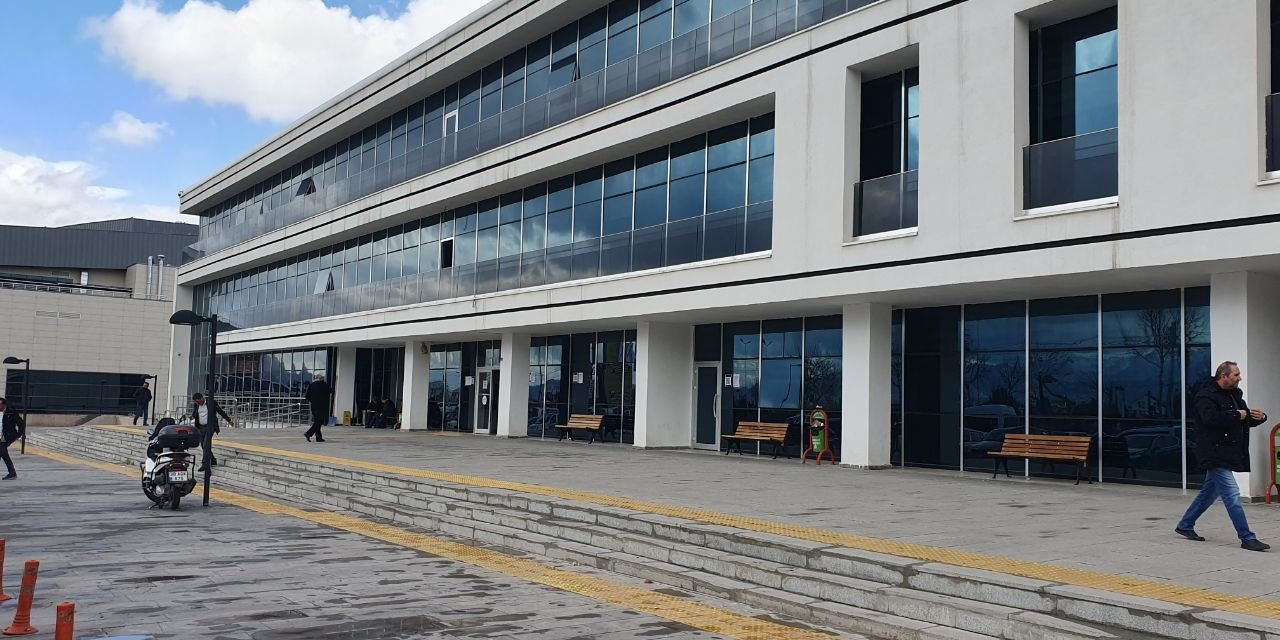 Sosyal Güvenlik Kurumu Önü Boş Kaldı