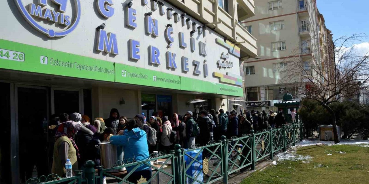 Bin Genç Aynı Anda Kayıt Oldu