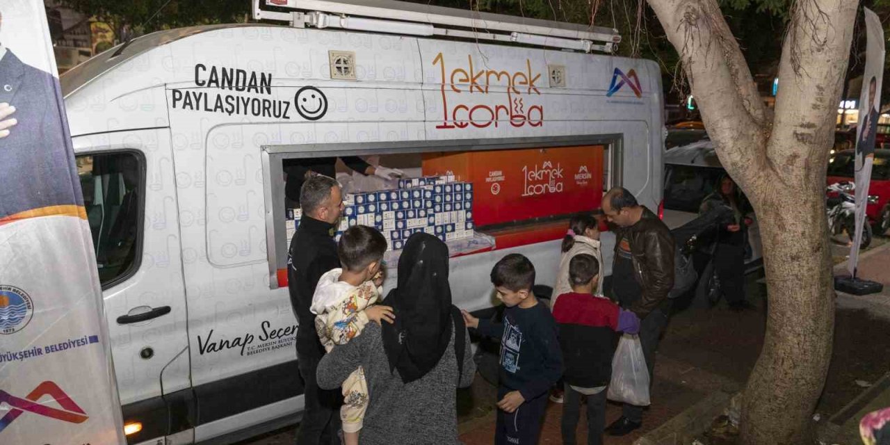 Mersin Büyükşehir Belediyesi Berat Kandili’nde 15 Bin Kandil Simidi Dağıttı