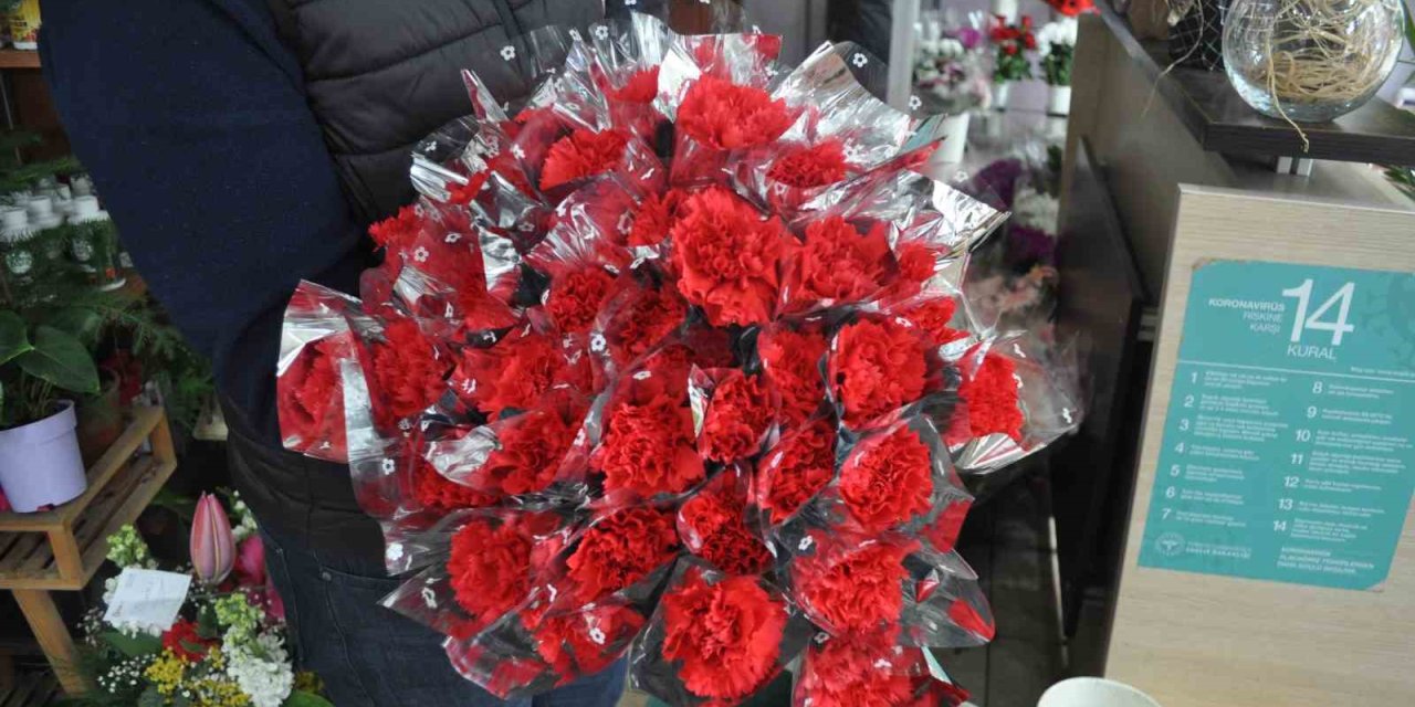 Çiçekçiler 8 Mart Dünya Kadınlar Günü’nün Buruk Geçeceğini Düşünüyor