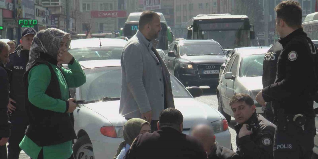 Çarptığı Yayanın Başında Hüngür Hüngür Ağladı