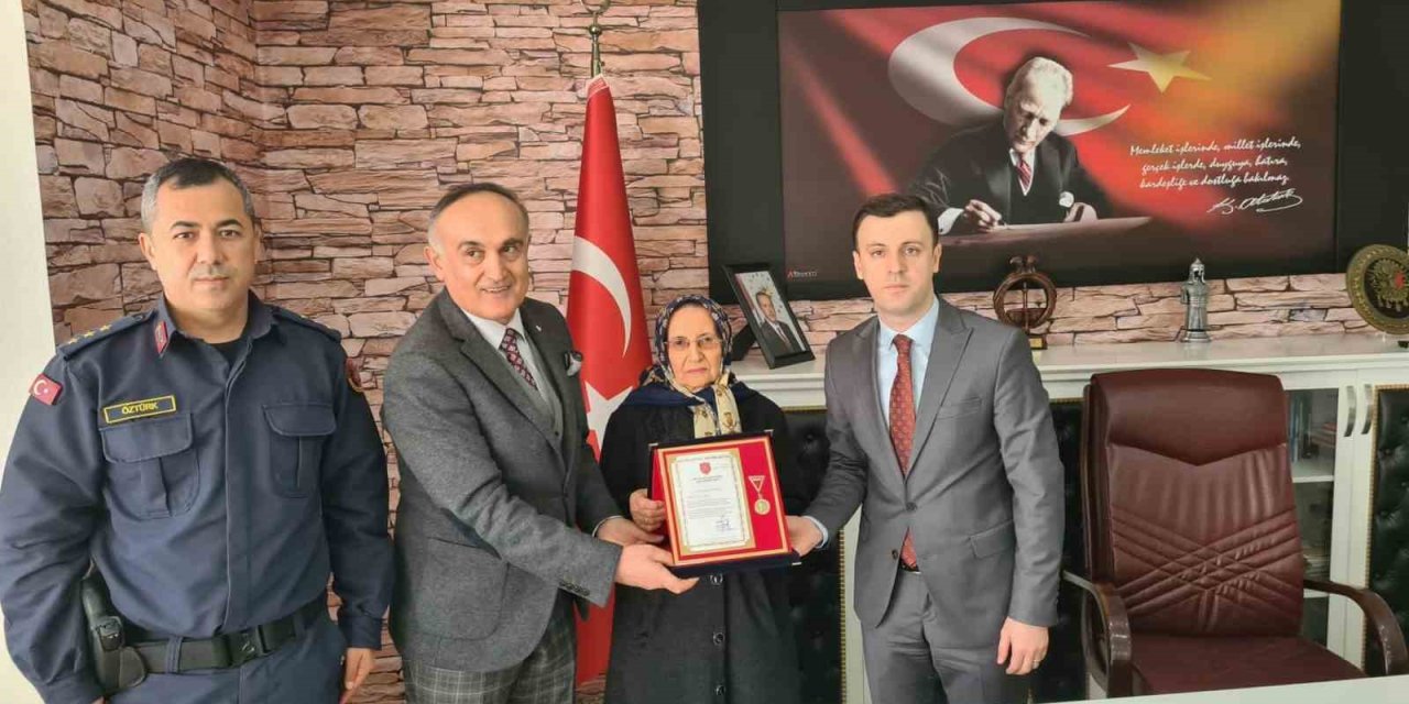 Konya’da 78 Yaşındaki Kadın Türk Silahlı Kuvvetlerini Güçlendirme Vakfına Ev Bağışladı