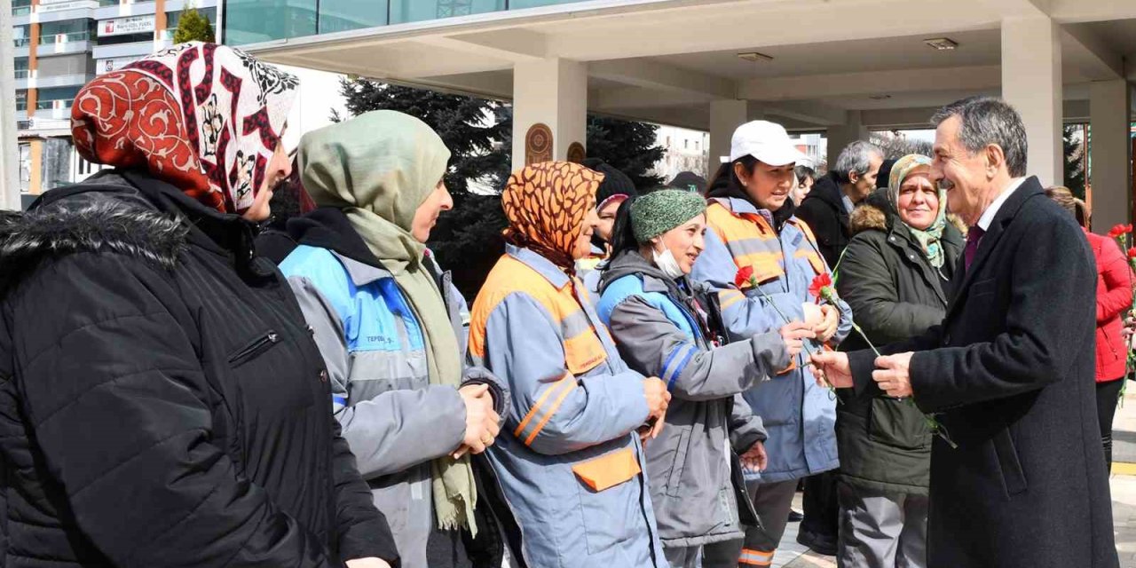 Başkan Ataç Kadın Çalışanların Gününü Kutladı