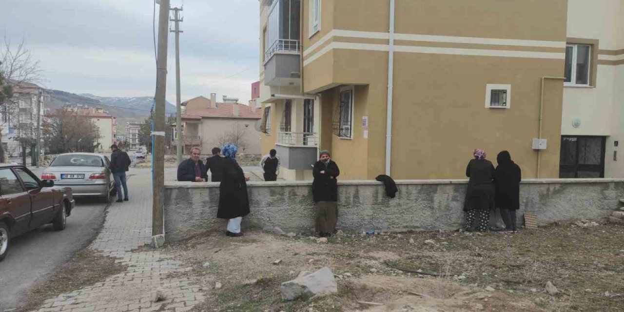 Kayseri’deki Deprem Develi’de Vatandaşı Sokağa Döktü