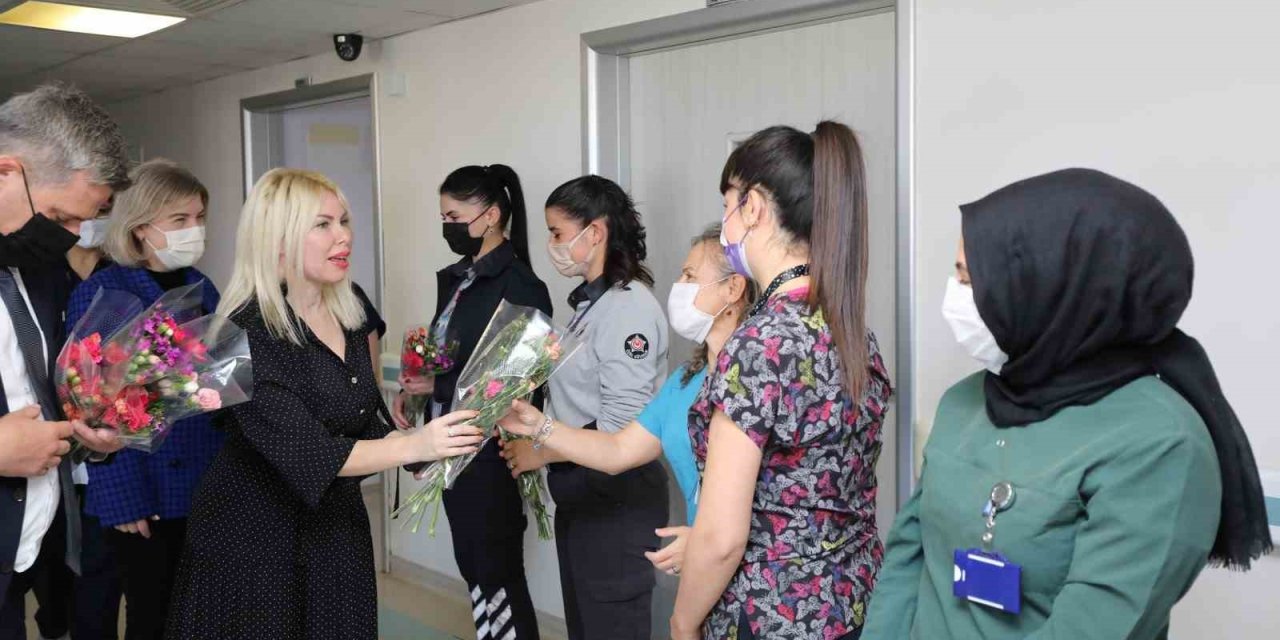 Rektör Özkan Depremzede Kadınlarla Bir Araya Geldi