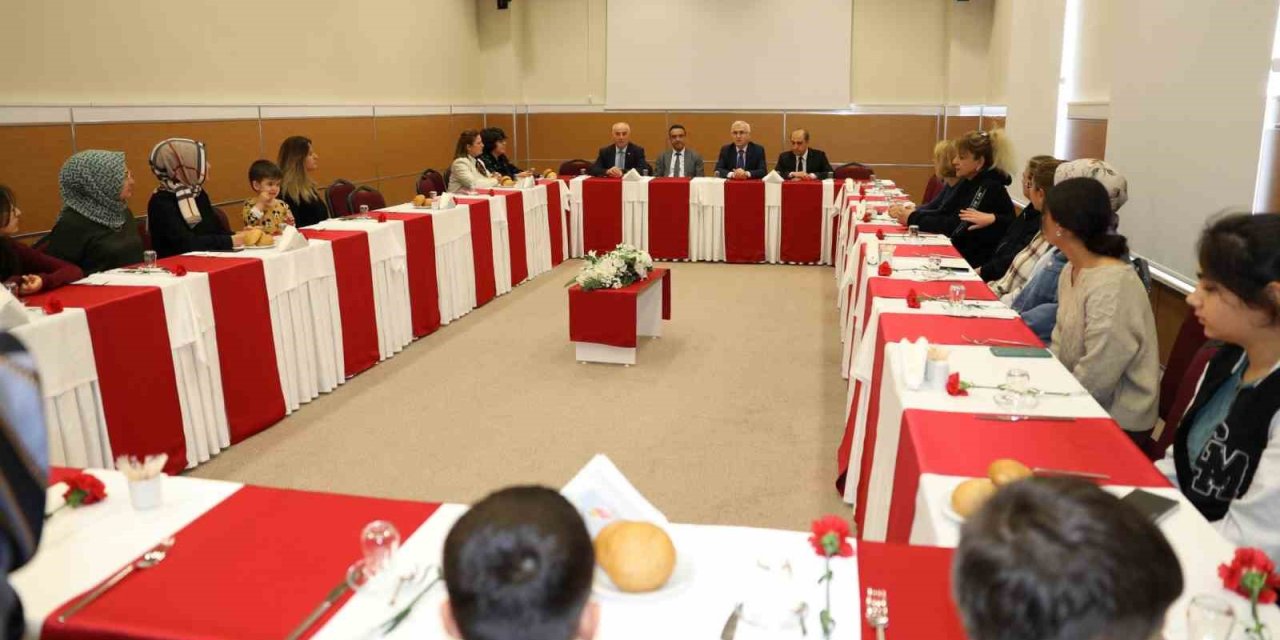 Esogü Yönetimi Depremzede Kadınların Dünya Kadınlar Günü’nü Unutmadı