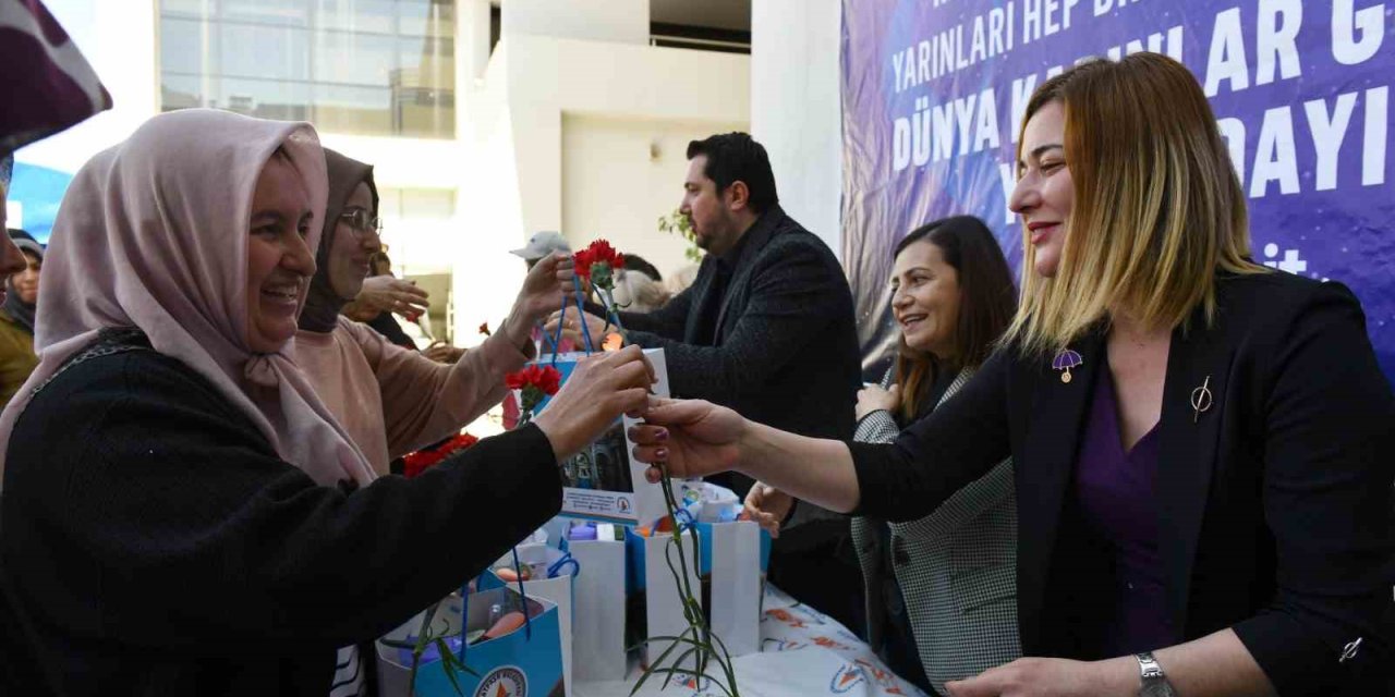 Depremzede Kadınlara Hijyen Paketi