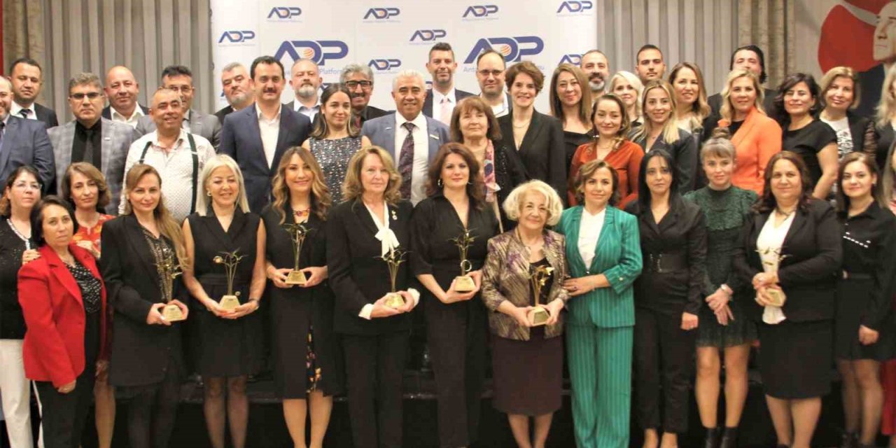 Antalya’da "8 Mart 8 Kadın" Temalı Anma Gecesi Gerçekleştirildi