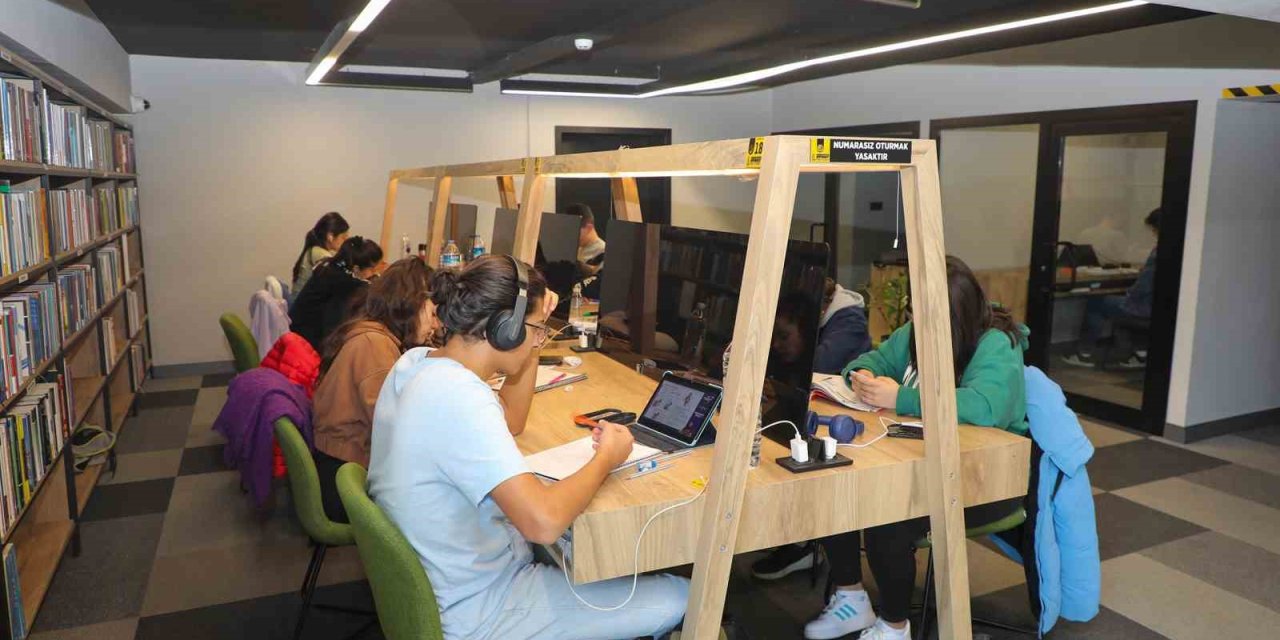 Talas Kütüphaneleri Online Eğitimde De Öğrencinin Yanında