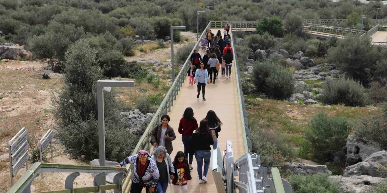 Depremzede Kadınlar Mersin’in Tarihi Ve Kültürel Yerlerini Gezdi