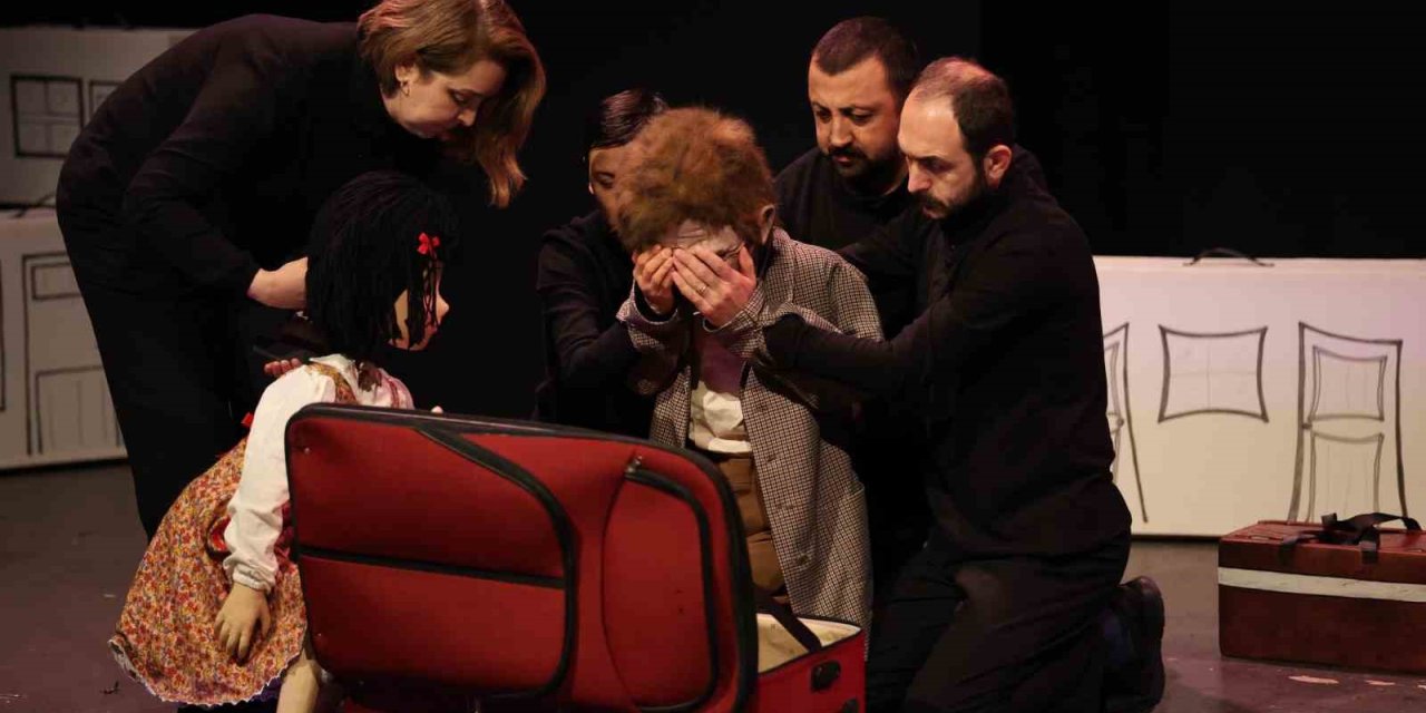 Antalya Şehir Tiyatrosu’ndan Yetişkinler İçin Kukla Oyunu