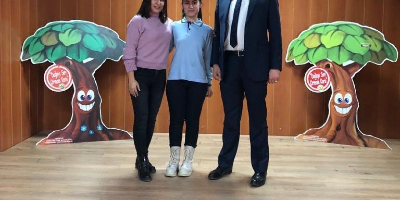 Ortaokul Öğrencisi Yağmur Bilgiç, ‘istiklal Marşı’nı Ezbere Okuma Yarışması’nda İl Birincisi Oldu