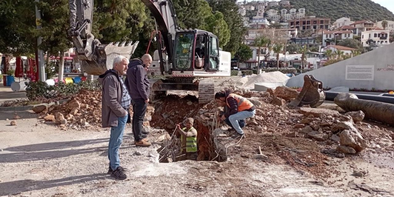 Kaş Yat Limanı Kanalizasyon Sorunu Çözüldü