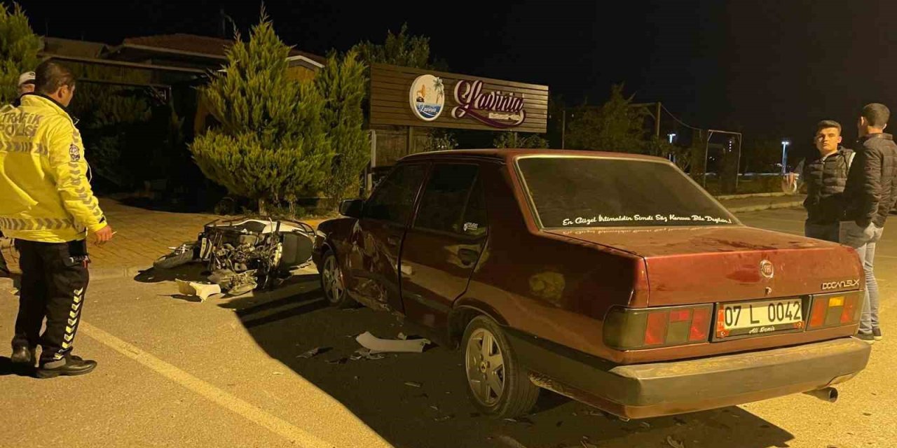 Otomobille Motosiklet Çarpıştı: 1 Yaralı