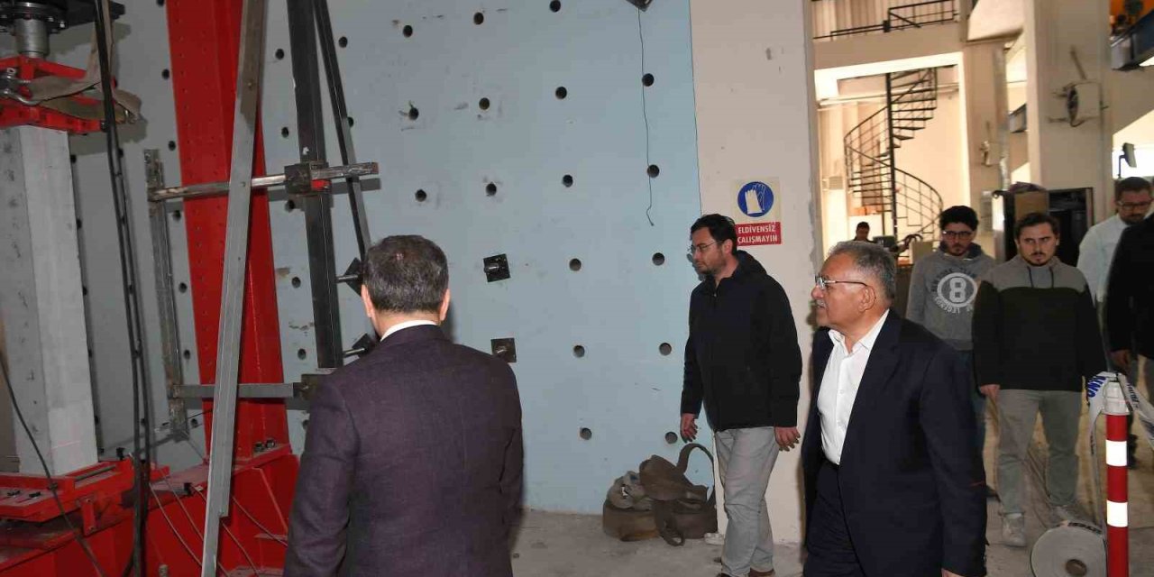 Başkan Büyükkılıç’tan Deprem Araştırma Laboratuvarı’na Ziyaret