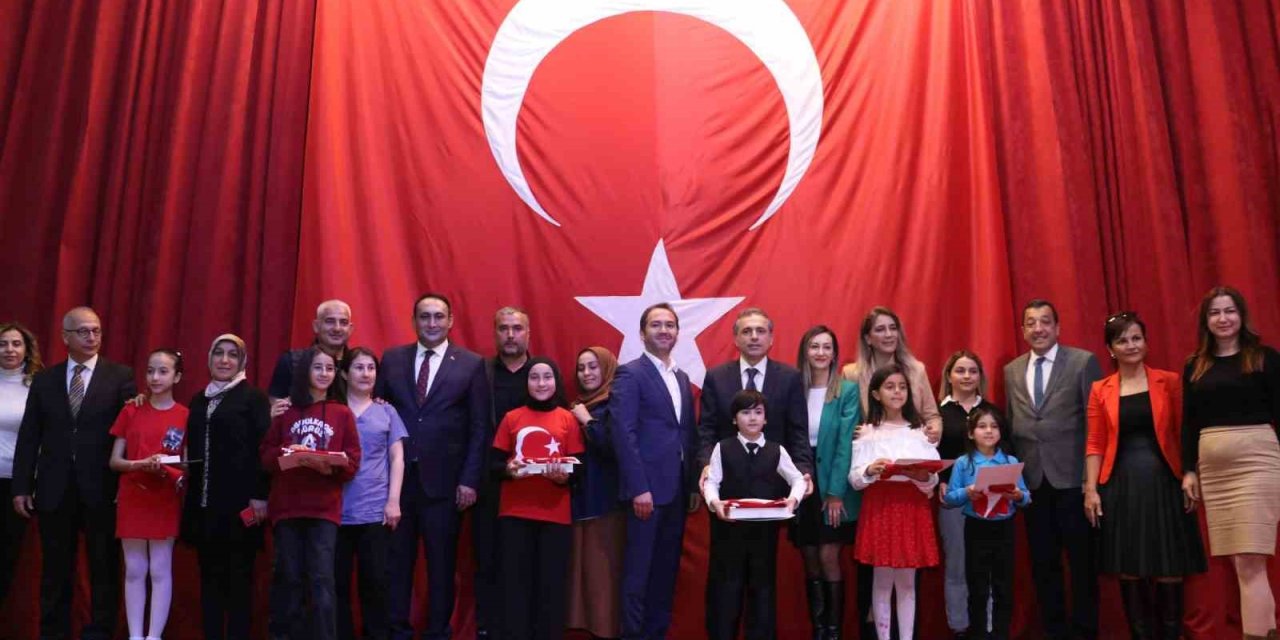 İstiklal Marşı’nı Güzel Okuma Yarışması İzleyenleri Duygulandırdı