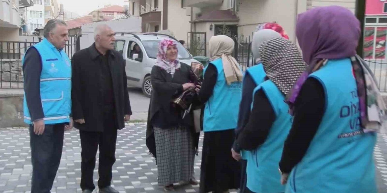 Malatyalı Depremzede Aileye Kayseri’deki Yeni Evlerinde Çiçekli Karşılama