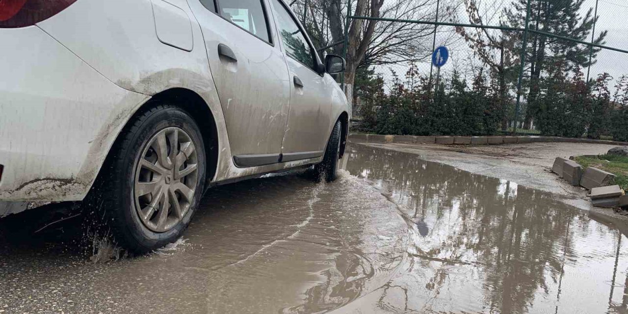 Eskişehir’de Ara Sokaklar Göle Döndü