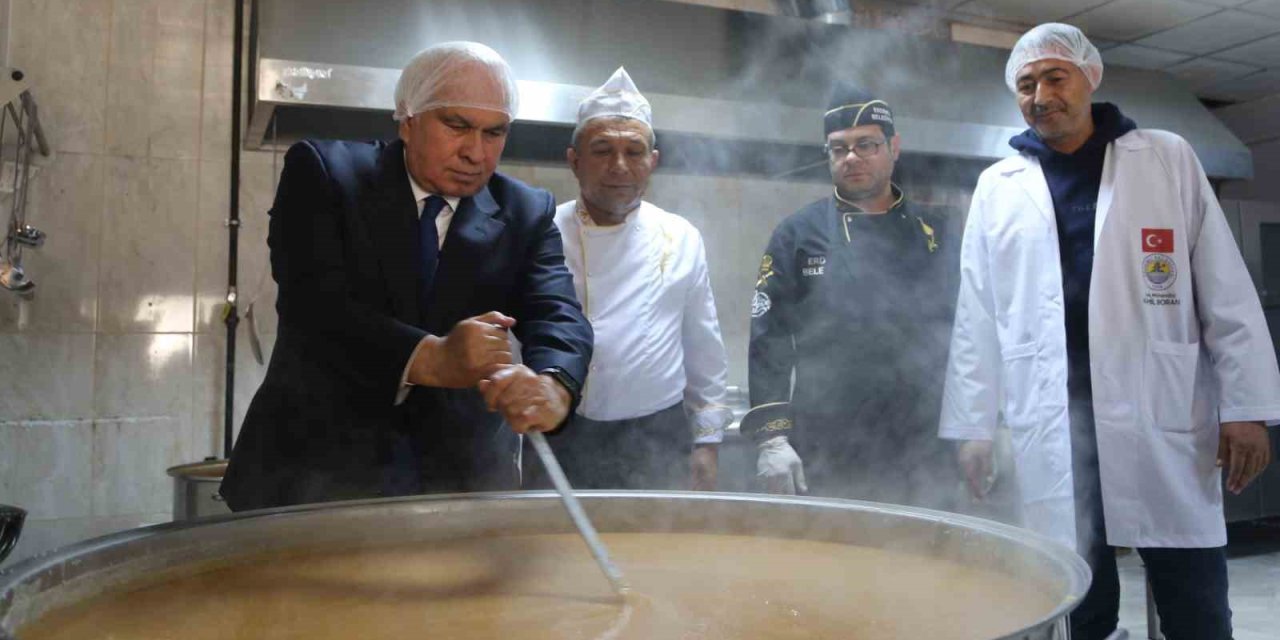Her Gün 10 Bin Depremzedeye Sıcak Yemek