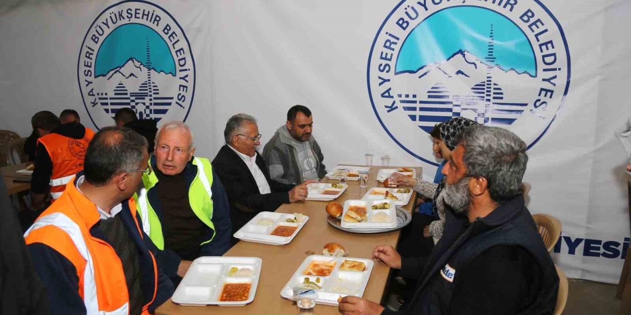 Büyükşehir Belediyesi Ve Kayseri, Depremzedelerin Her Zaman Yanında