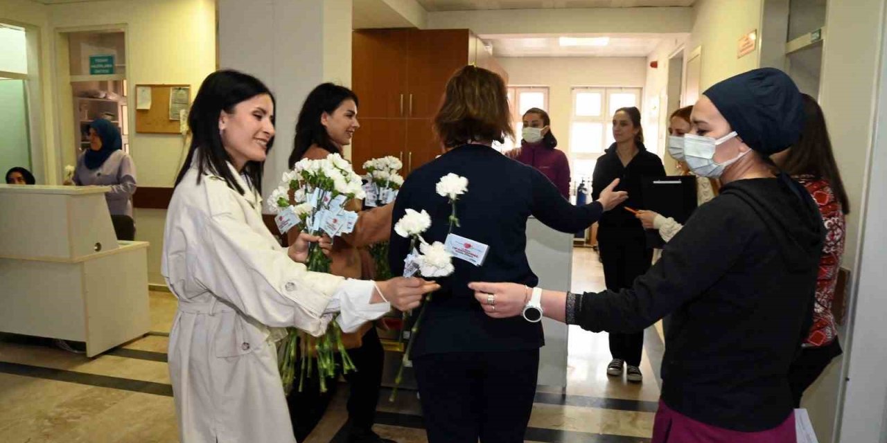 Manavgat Belediyesi Sağlık Çalışanlarını Unutmadı