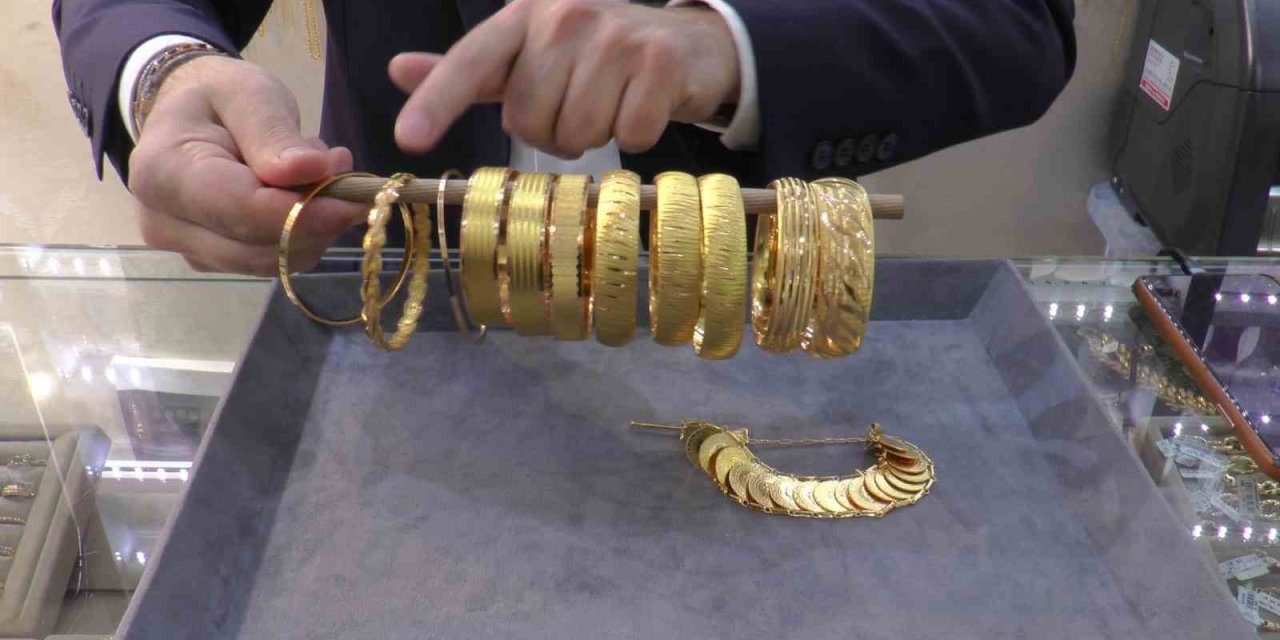 Nakitler Altına, Altınlar ‘bilekliğe’