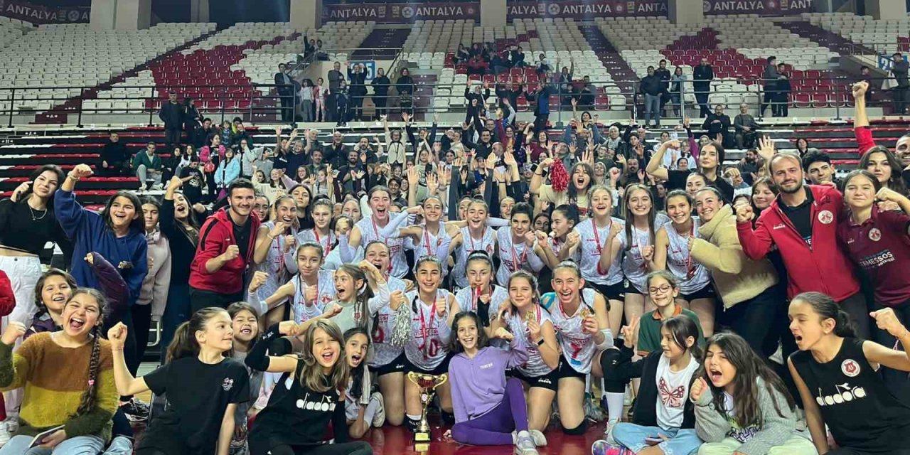 Döşemealtı’nın Nar Taneleri Antalya Şampiyonu