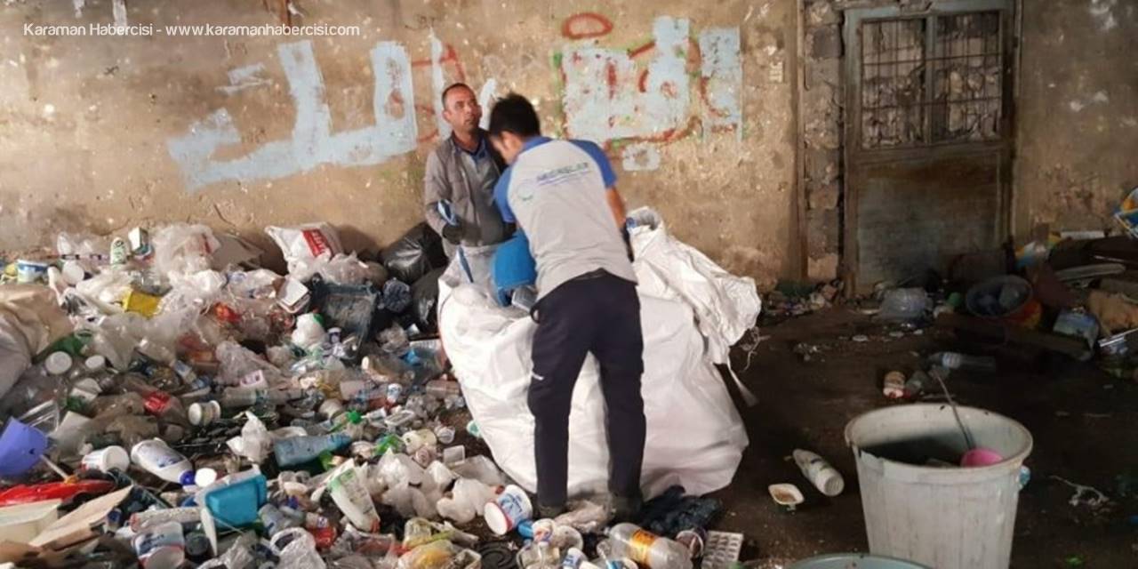 Tarsus'ta Bir Evden 2 Traktör Çöp Çıktı