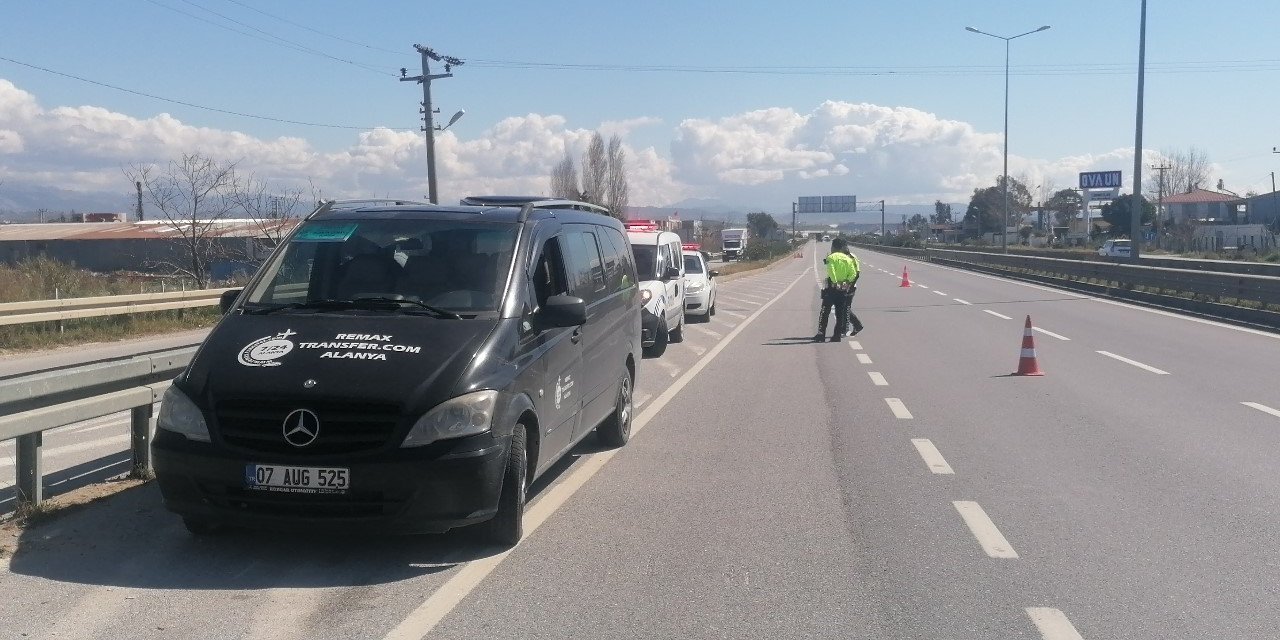 Alkollü Araç Kullanmaktan Ehliyetini Kaptıran Sürücü Polise Yakalandı