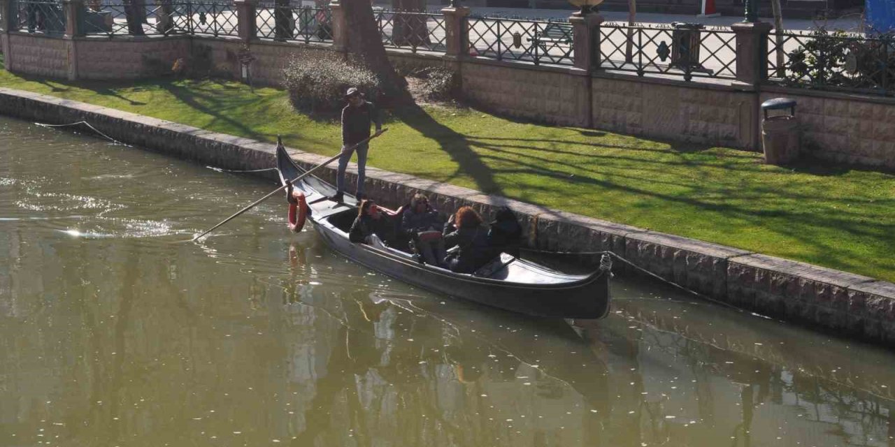Güneşi Görüce Gondol Turu Yaptılar