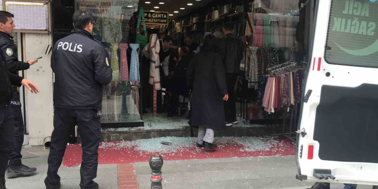 Sokak Ortasındaki Silahlı Çatışma Kamerada