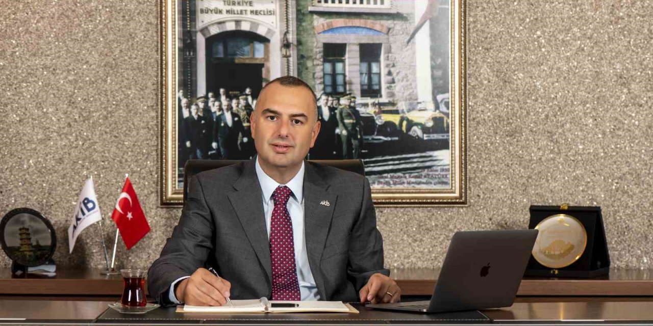 Yaş Meyve Sektörünün Lider Birliğinden Deprem Bölgesine 180 Konteyner