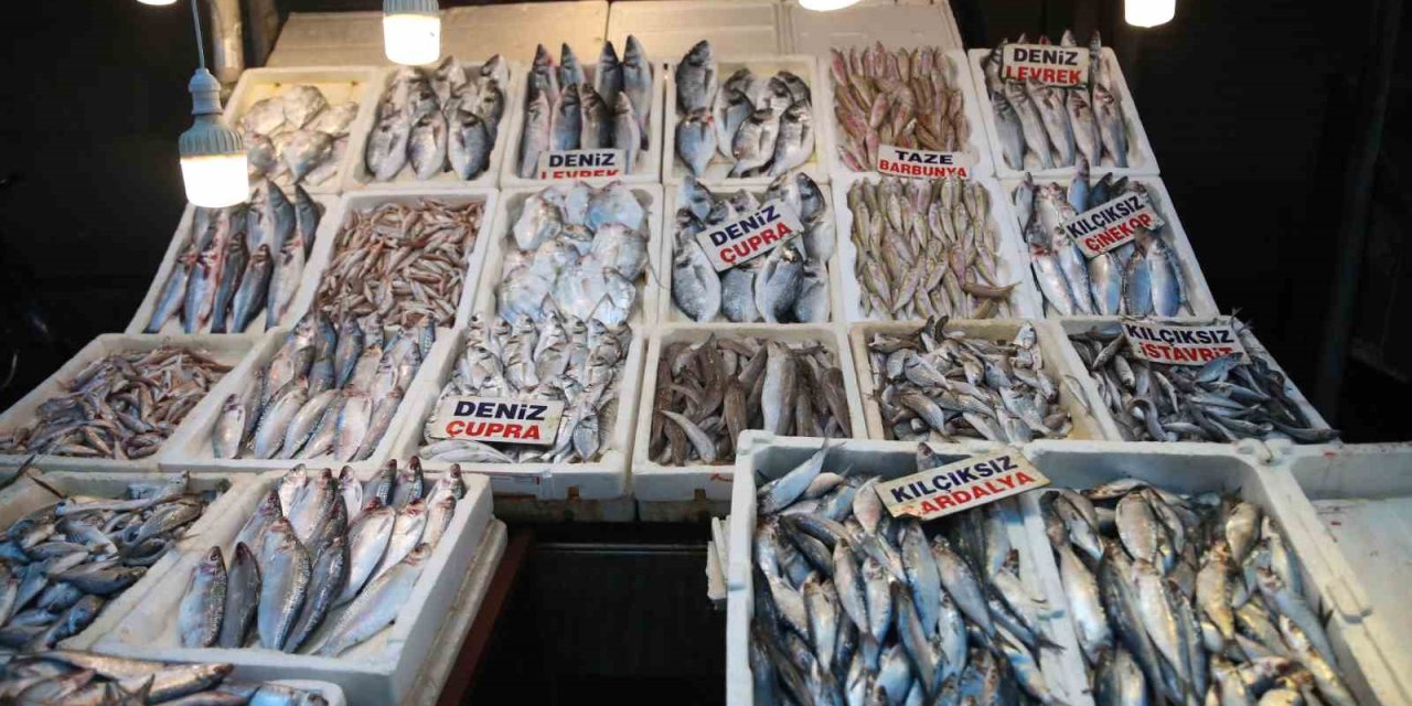 Av Yasağından Önceki Son Balıklar Tezgahlarda