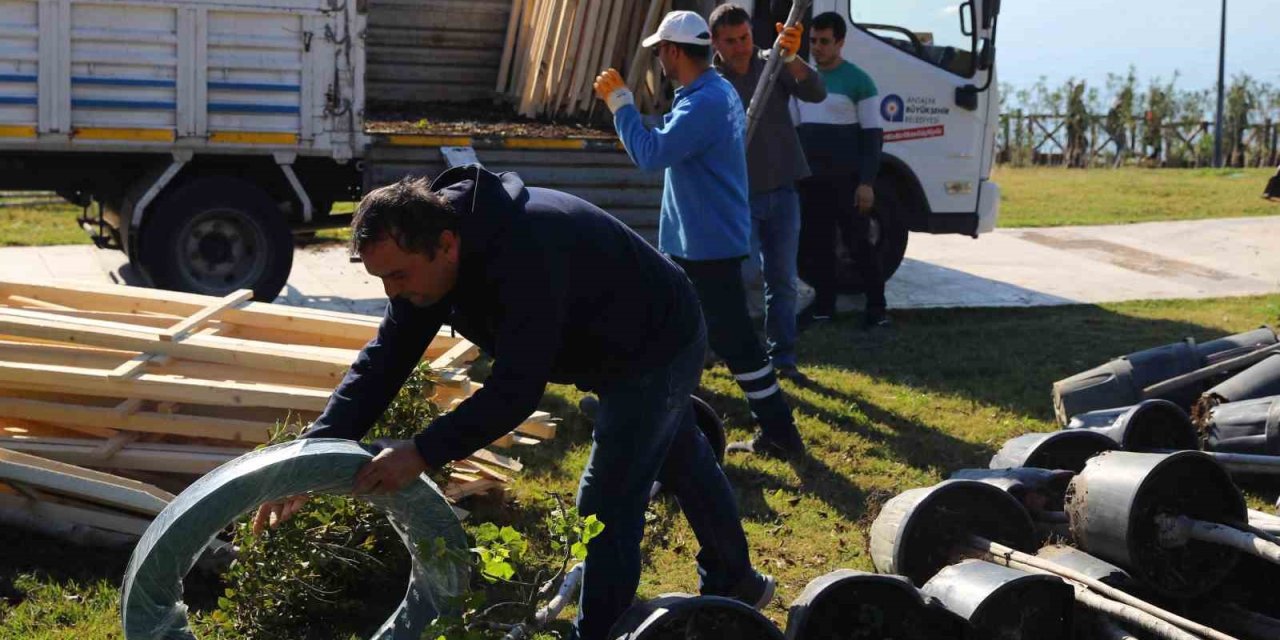 Düden Park’ta Yeşillendirme Çalışması