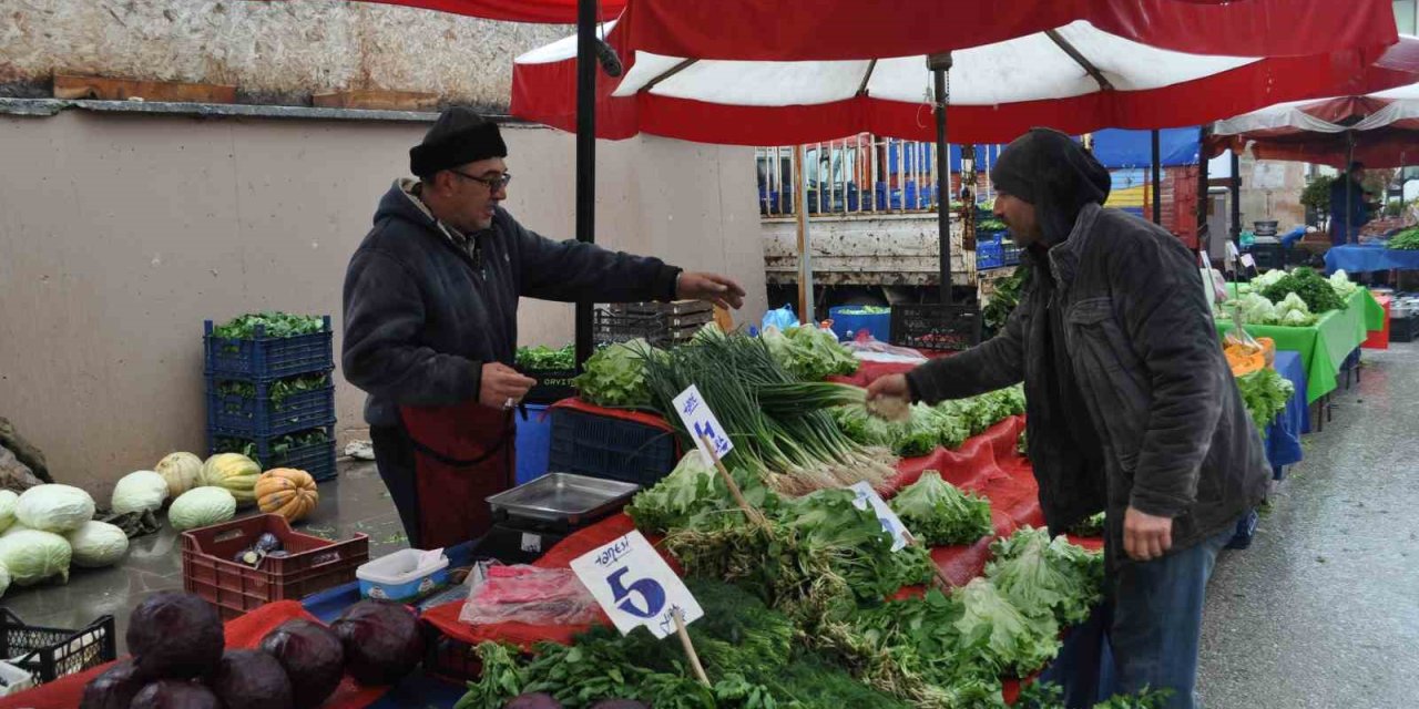 Yağışlar İşlerini Zorlaştırsa Da Yüzlerini Güldürdü