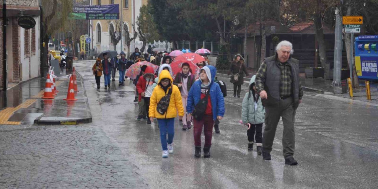 Müze Gezme Aşkına Sağanak Yağmuru Umursamadılar