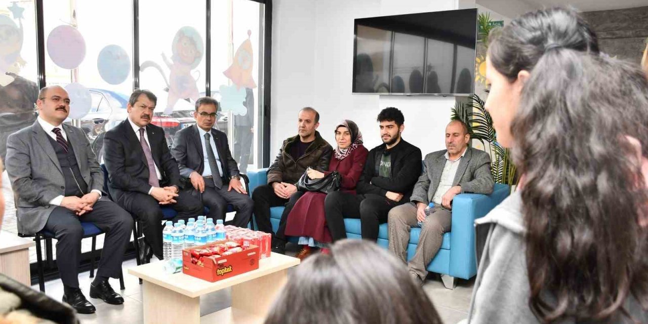 Depremzede Çocuklar İçin Resim Etkinliği Düzenlendi