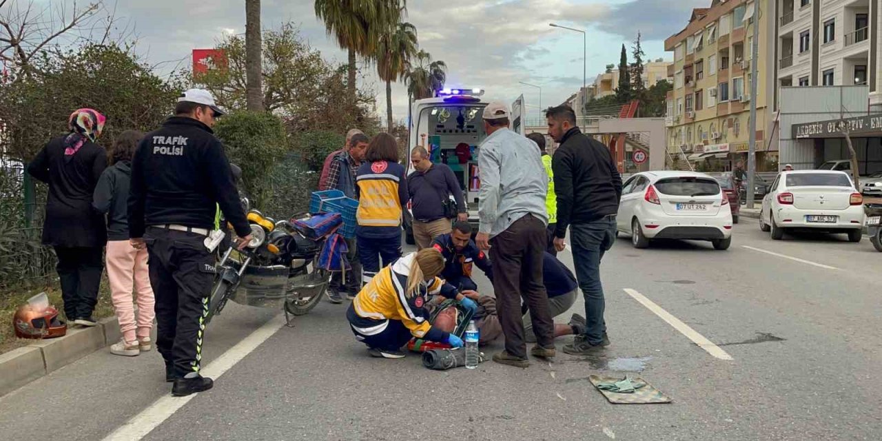 Otomobille Çarpışan Motosiklet Sürücüsü Yaralandı