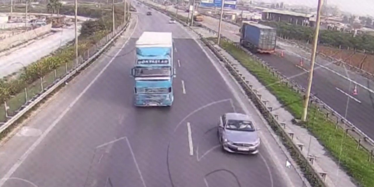 Deprem Yardımlarını Çalıp, Satmışlar