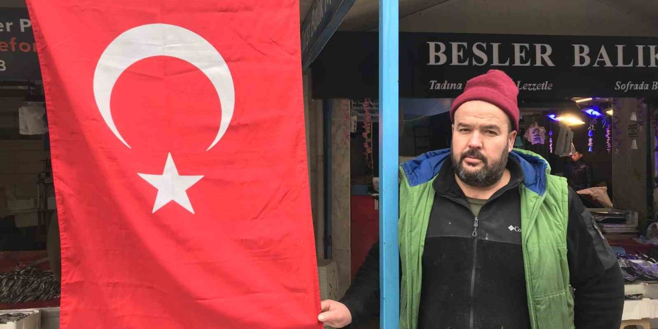 Eskişehir’de Dükkânlar Türk Bayraklarıyla Donatıldı