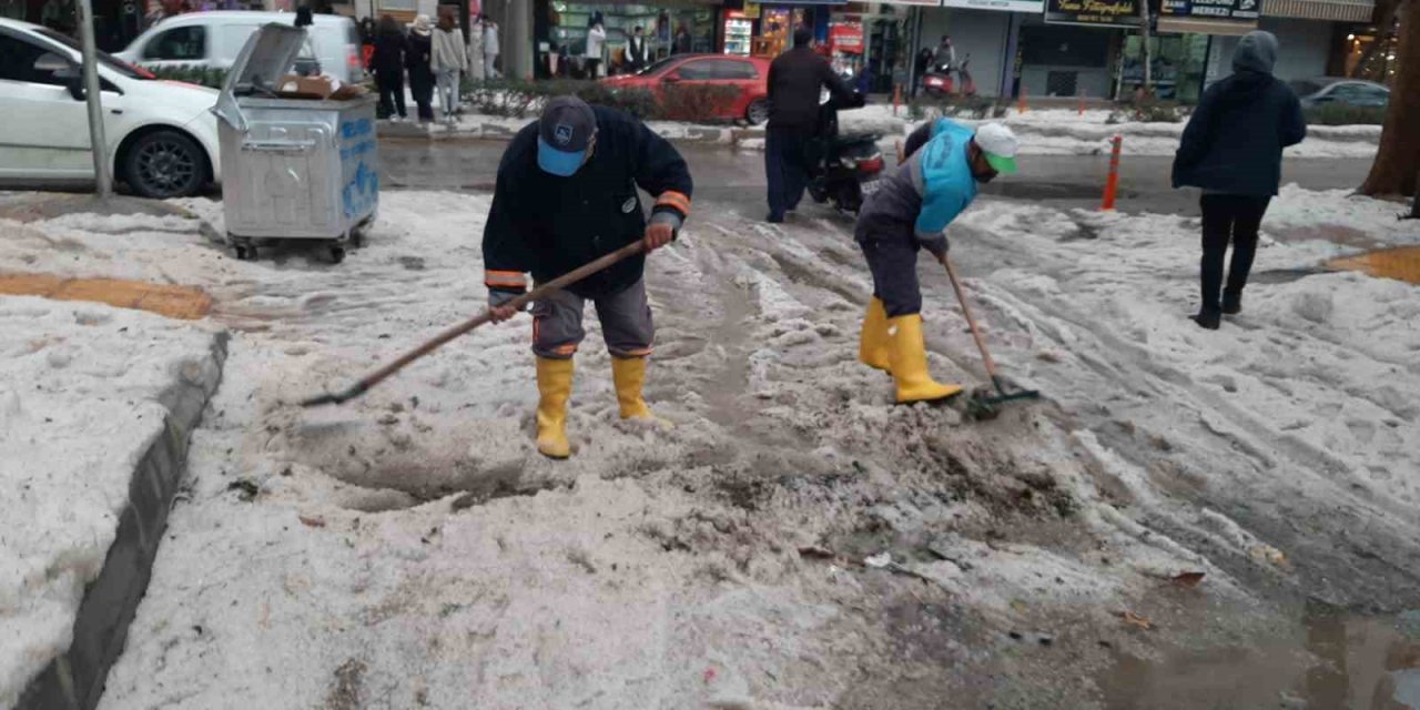 Toroslar Belediyesi Ekipleri Sağanak Yağış Teyakkuzunda
