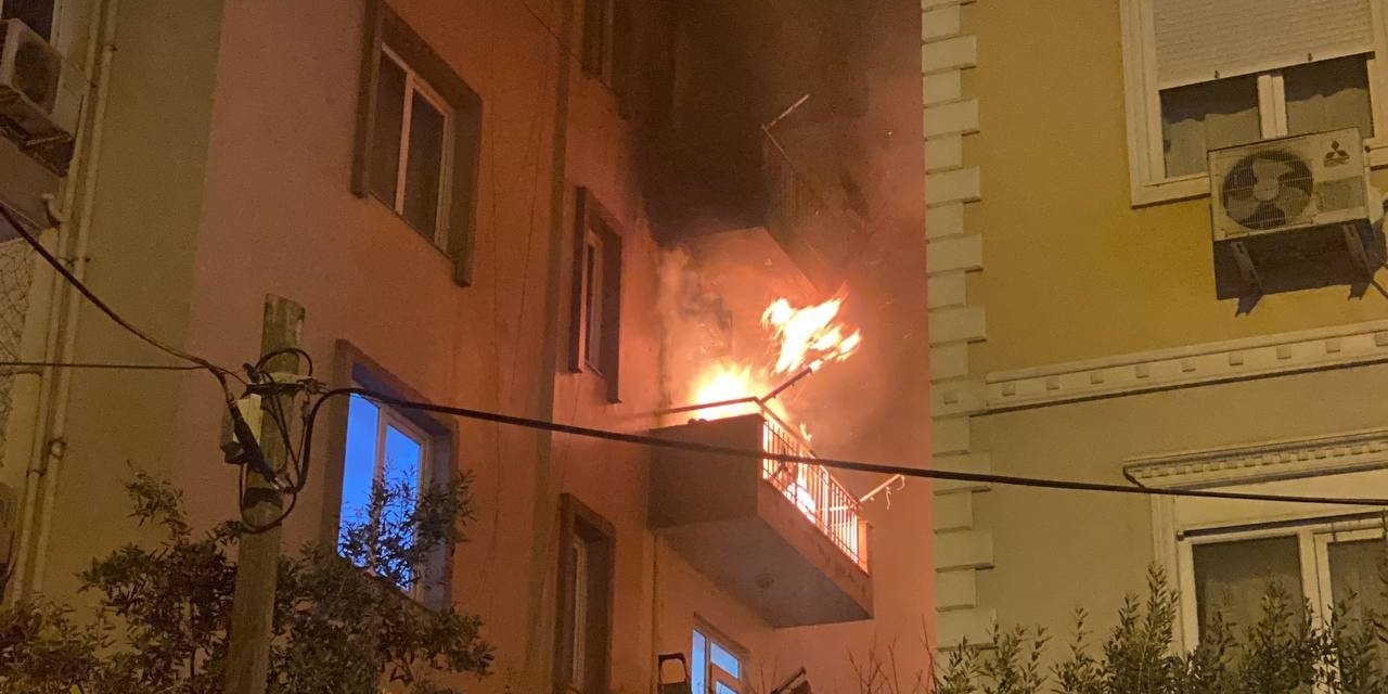 Öfkesini Evinden Çıkardı: Oturduğu Daireyi Ateşe Verip Kaçtı