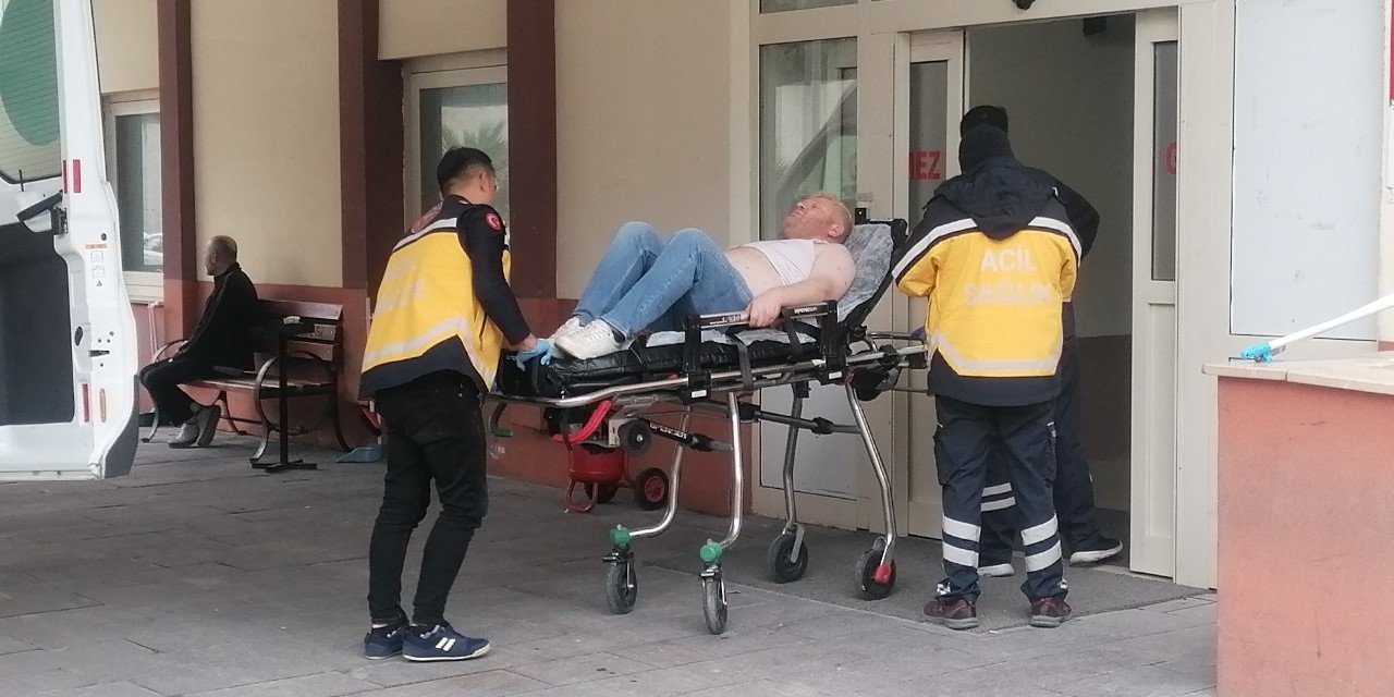 Silahla Vuruldu, Yaralı Vaziyette Aracını Kullanarak Karakola Sığındı