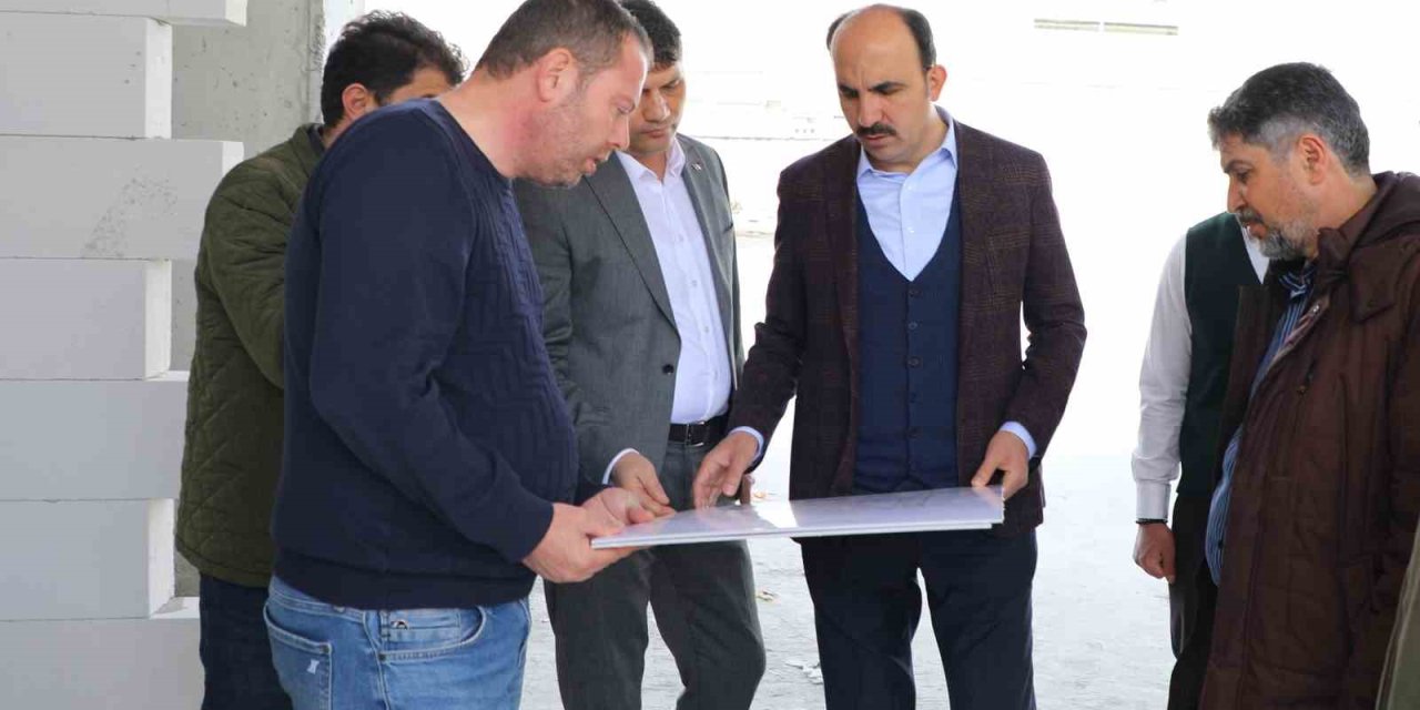 Başkan Altay, Tarihi Konya Lisesi Konferans Ve Spor Salonu İnşaatını İnceledi