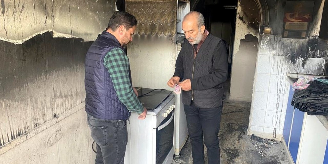 Belediye Personelinden Örnek Davranış: Yanan Evde Bulduğu Parayı Sahibine Teslim Etti