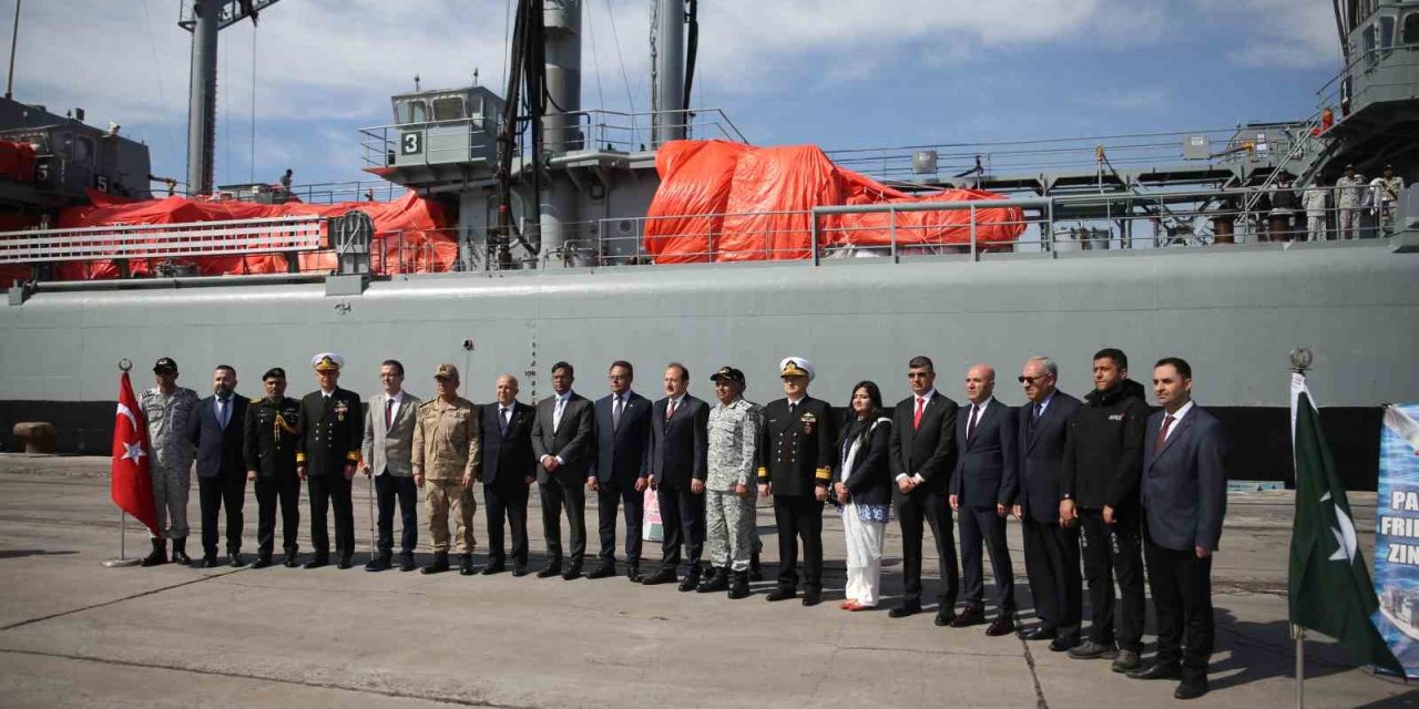 Pakistan’ın İlk Yardım Gemisi Mersin’e Geldi